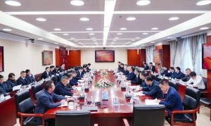 船舶电气技术应用先进，上海振华签订5000吨全回转起重船建造合同