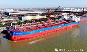 江苏新时代造船为新加坡船东EPS建造的LNG动力210000吨双燃料散货船签字交付