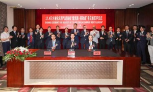沪东中华造船大型LNG船、大型集装箱船同日“出嫁”