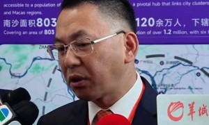 广船国际总经理周旭辉在“大湾区、大航运、大合作”大会上介绍企业造船发展
