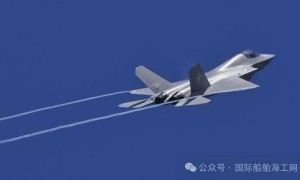 首秀珠海航展的歼35战机，福建舰航母起降后，央视报道解说海军和空军版异同。