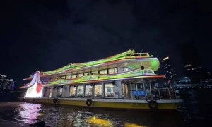 纯电动船岭南美学新能源观光船在广州启航