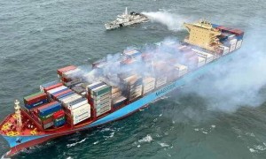 马士基起火船舶已确认一船员身亡