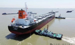 江苏扬子三井为日本船东大河内建造的首制82500DWT散货船交付