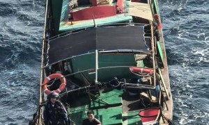 南海第一救助飞行队两架直升机出动 两渔民成功脱险