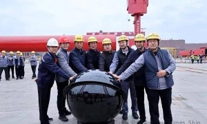新时代造船1600吨门式起重机提升 新能源船舶智造项目加速推进