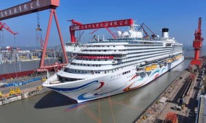 外高桥造船第二艘国产大型邮轮出坞，同日再获3艘大邮轮订单