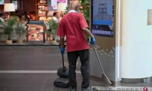 新加坡84岁造船专家在船厂工作时死亡，91岁老人还在市中心扫大街，悲剧却被中国网友真心羡慕，估计你看了也会羡慕