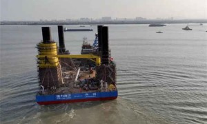天海防务泰州基地1100吨自升自航式风电安装平台下水。11月上海风电会将交流