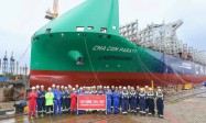 沪东中华造船为达飞集团建造的第三艘13000TEU双燃料集装箱船出坞