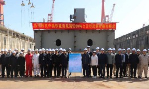 中国铁建港航局5000吨自航式全回转起重船顺利搭载