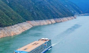 中国新一代绿色智能“荣耀”级游轮，“世纪绿洲”号首航长江！