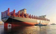 大连造船新巴拿马最大型集装箱船出坞！