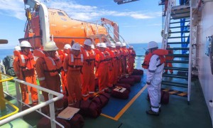 海电运维801海上作业平台开展月度综合应急演练