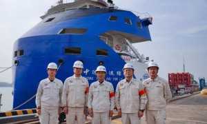纯电动力集装箱船中远海运集团设计建造团队钻石级。3月28日上海电动船会交流