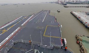 5.1劳动节，中国第三艘航母福建舰在上海开展首次海上航行试验